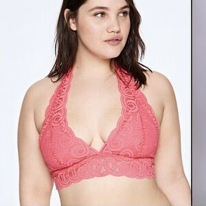 Pink Victoria’s Secret pink lace halter neck bralette.